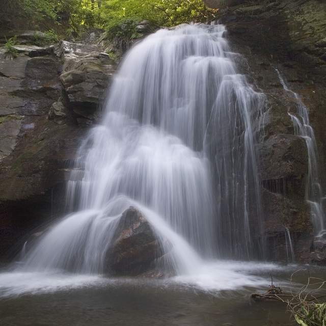Raven Cliff Falls